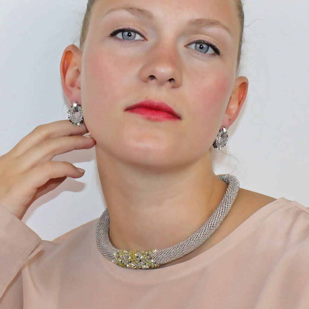 Link Ohrringe in Weiß Gold mit Schwarze und milch weiße Diamanten