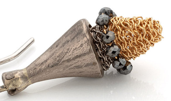 Schwanenhals Ohrringe in Weiß Gold und Gelb Gold mit Schwarze Diamanten