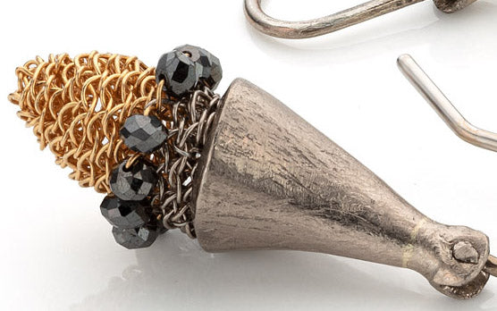 Schwanenhals Ohrringe in Weiß Gold und Gelb Gold mit Schwarze Diamanten